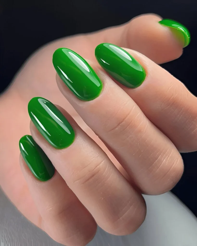 green nails