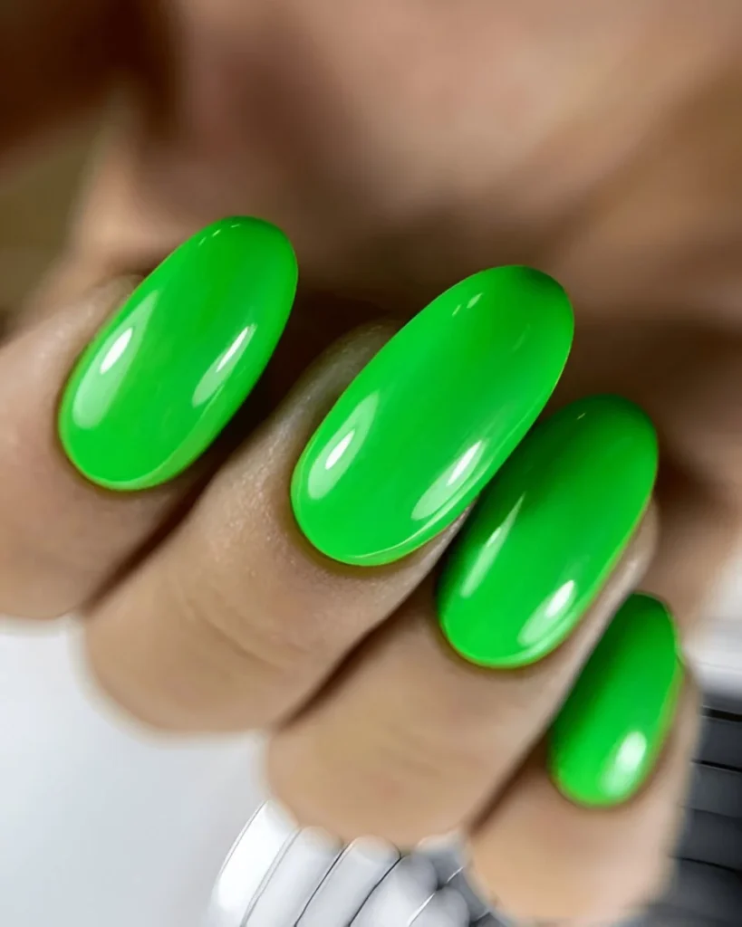 green nails