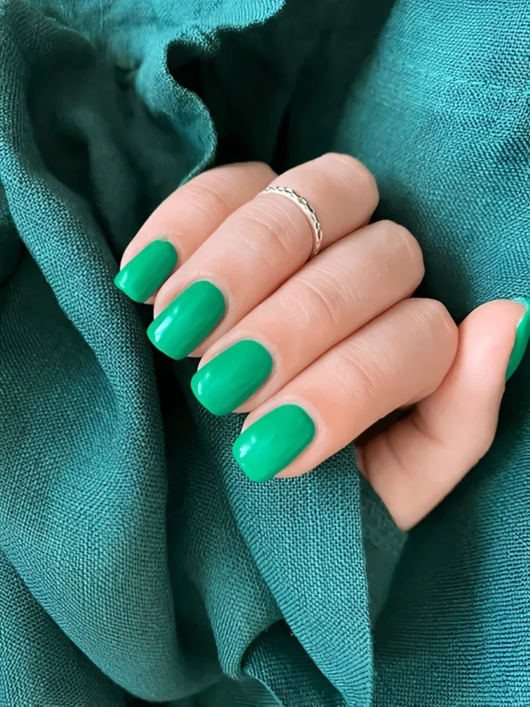 green nails